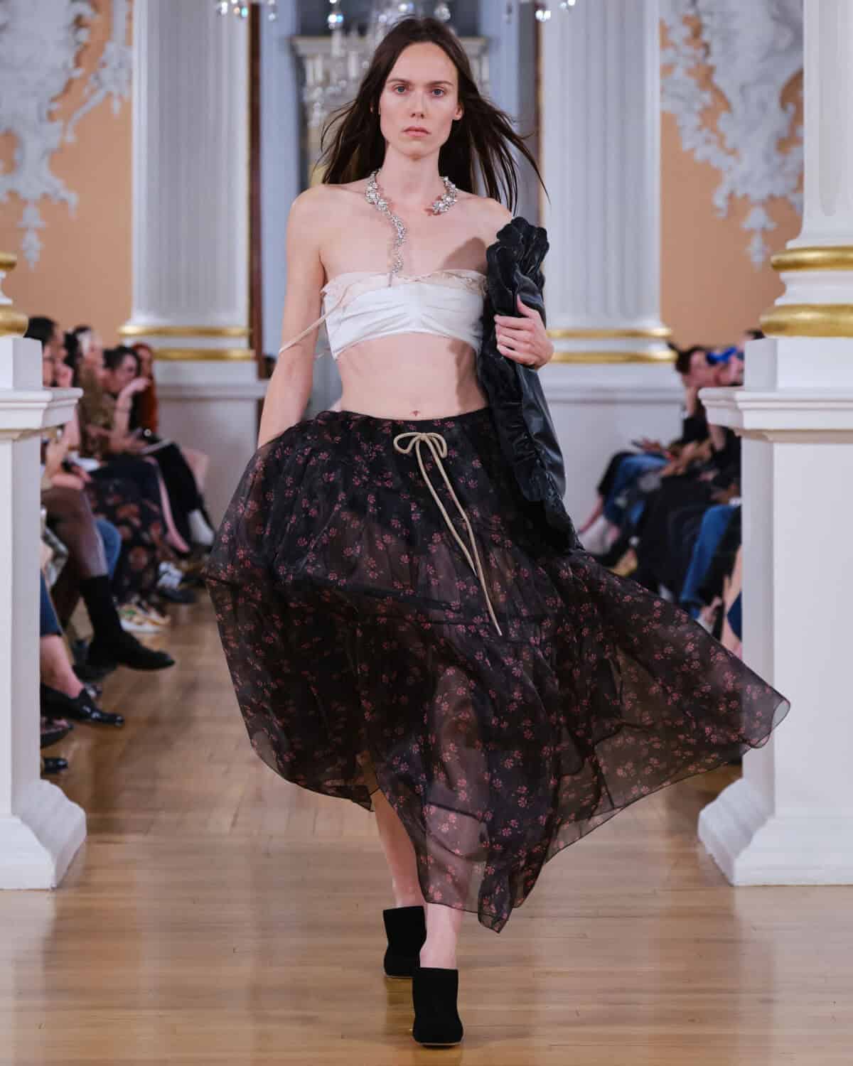 トップス simone rocha Simone Rocha: Ready-To-Wear SS26 - 10 Magazine